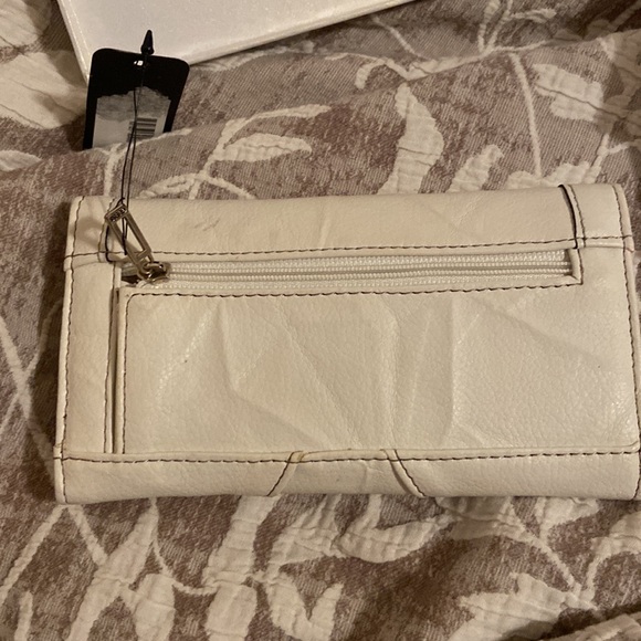 Guess white wallet new with box with tags - Picture 6 of 9